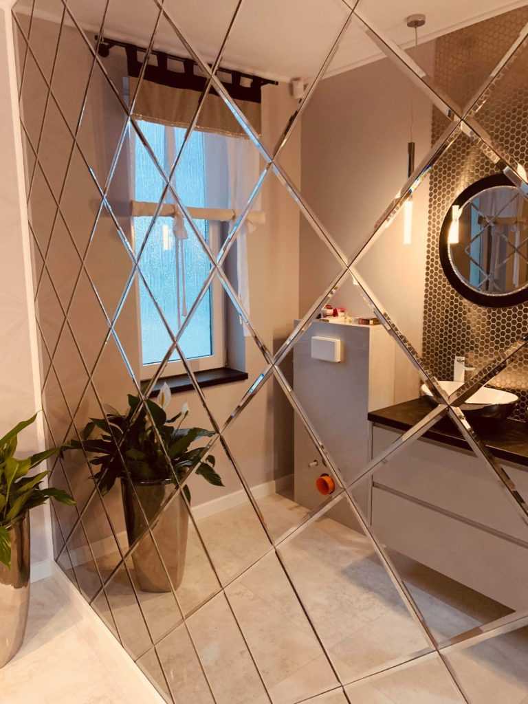 Зеркала в интерьере гостиной: виды и правила расположения, фото готовых интерьерных решений