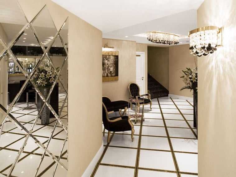 Зеркала в интерьере гостиной: виды и правила расположения, фото готовых интерьерных решений