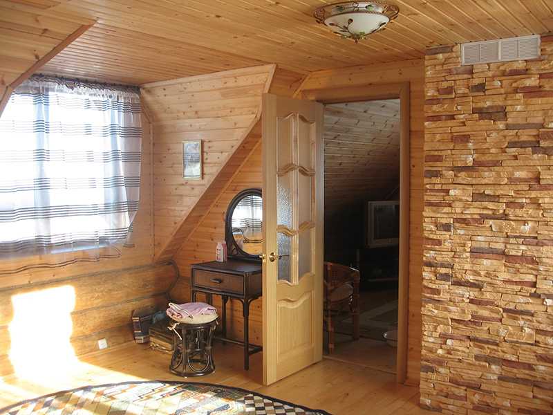 Чем обшить стены в деревянном доме внутри: материалы для отделки дома из бруса и бревна