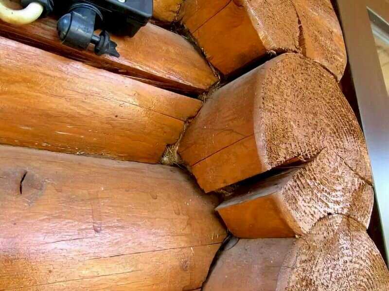 Усадка дома из бруса (20 фото): сколько усаживается конструкция размером 150х150 мм при естественной влажности, сколько времени садится