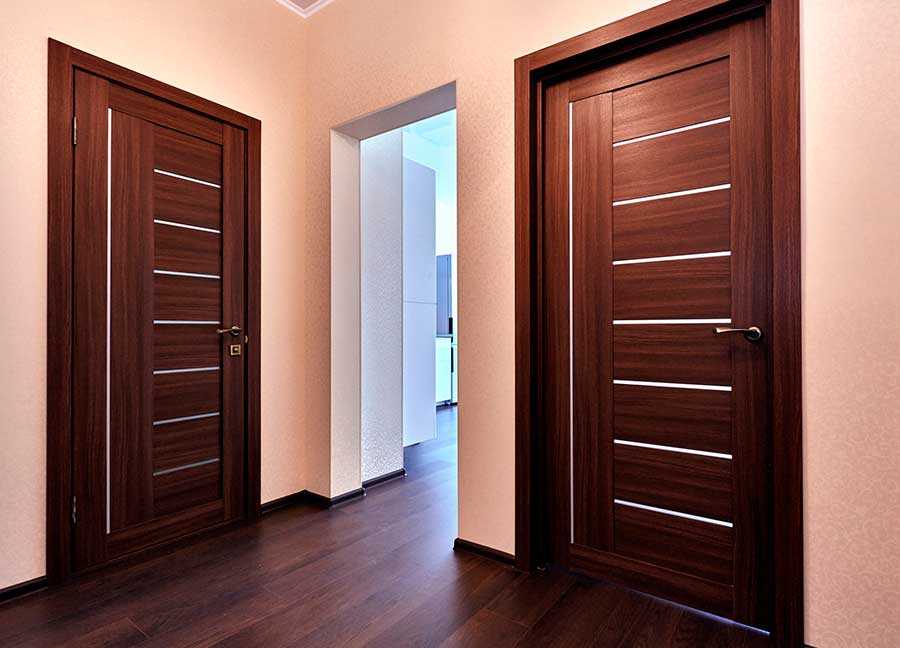 Двери позволяют не только защитить комнату от шума и сквозняков, но и придать уникальность интерьеру. Как выбрать цвет межкомнатных дверей К какому стилю лучше всего подойдут светлый пол и темные двери