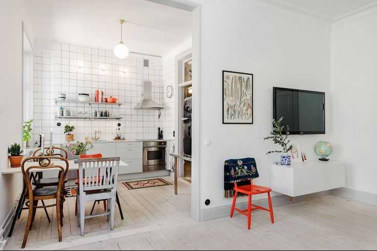 Скандинавский стиль – это лаконичность, простота и функциональность. Как использовать его в интерьере маленькой квартиры? Подходит ли этот стиль для дизайна малогабаритной квартиры и какие цвета и элементы декора использовать в оформлении?