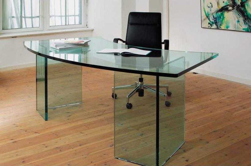 Письменный стол (58 фото): большая рабочая конструкция для дома и узкие стеклянные дизайнерские стильные изделия, особенности размещения у окна