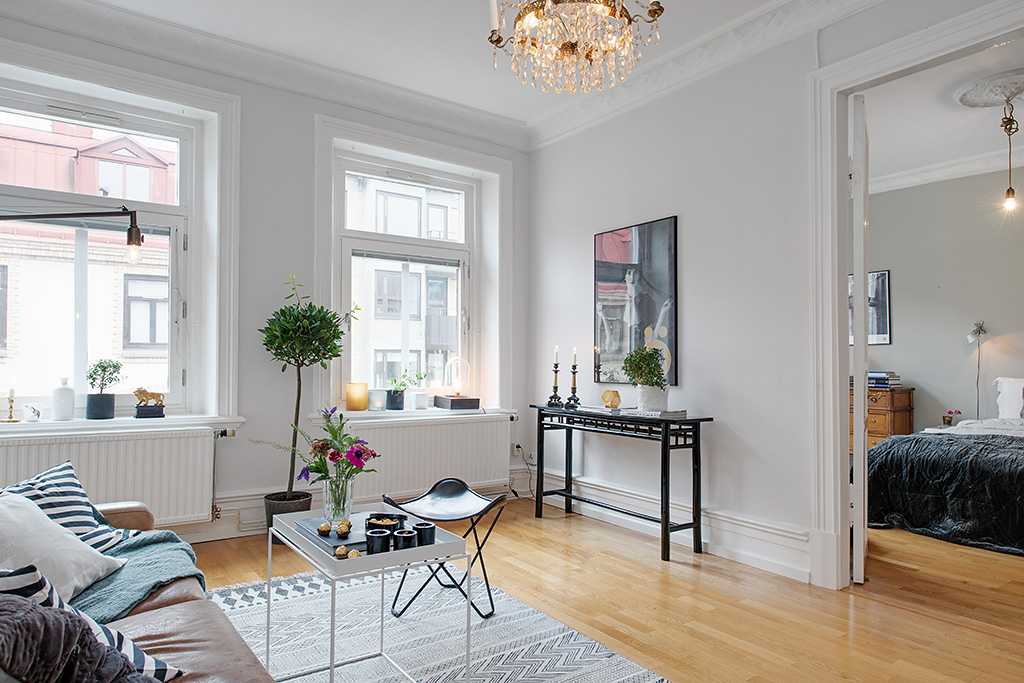 Скандинавский стиль – это лаконичность, простота и функциональность. Как использовать его в интерьере маленькой квартиры? Подходит ли этот стиль для дизайна малогабаритной квартиры и какие цвета и элементы декора использовать в оформлении?