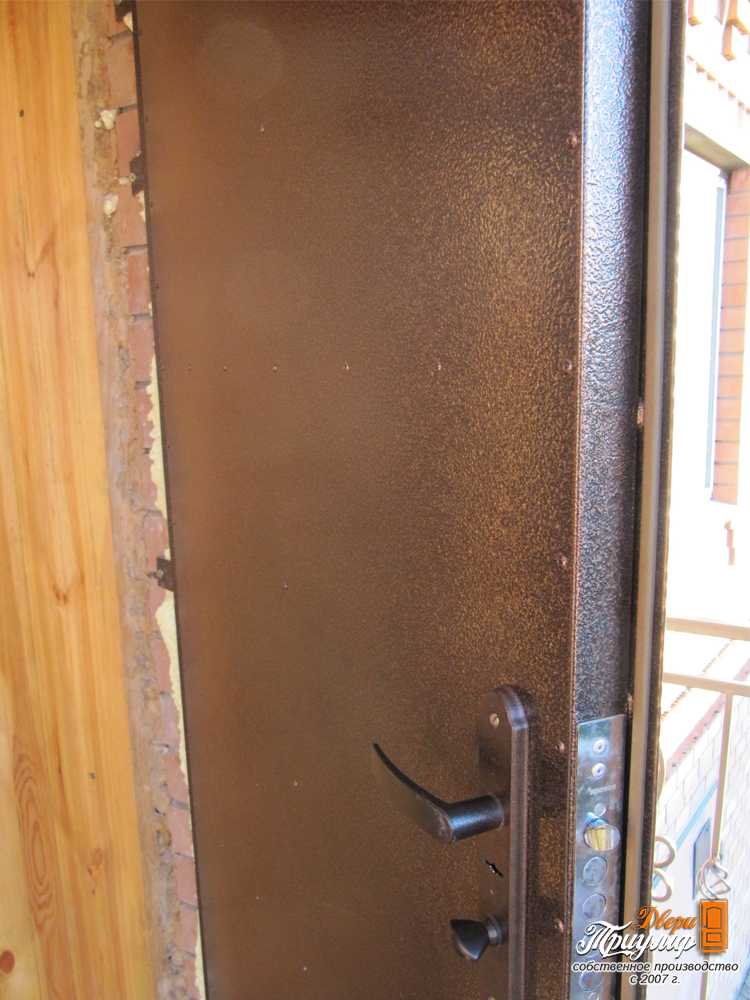 Входная дверь в квартиру должна отличаться хорошей шумоизоляцией. Может ли вторая дверь использоваться в качестве дополнительной защиты от шума Как производится шумоизоляция дверных полотен своими руками Какой изоляционный материал лучше выбрать
